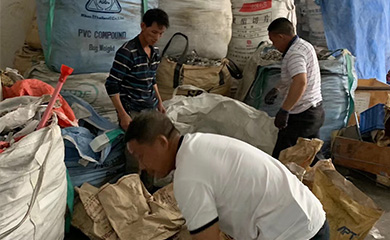 午夜视频在线免费观看金屬工作場景